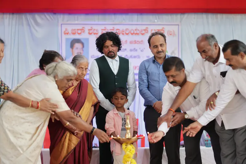 Sujatha R Shetty and guests lighting the lamp to open the Annual Donation Event
